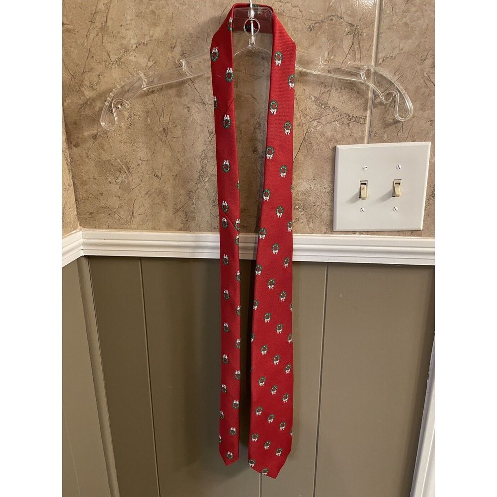 Cape Cod Neckwear Christmas Wreath Tie
